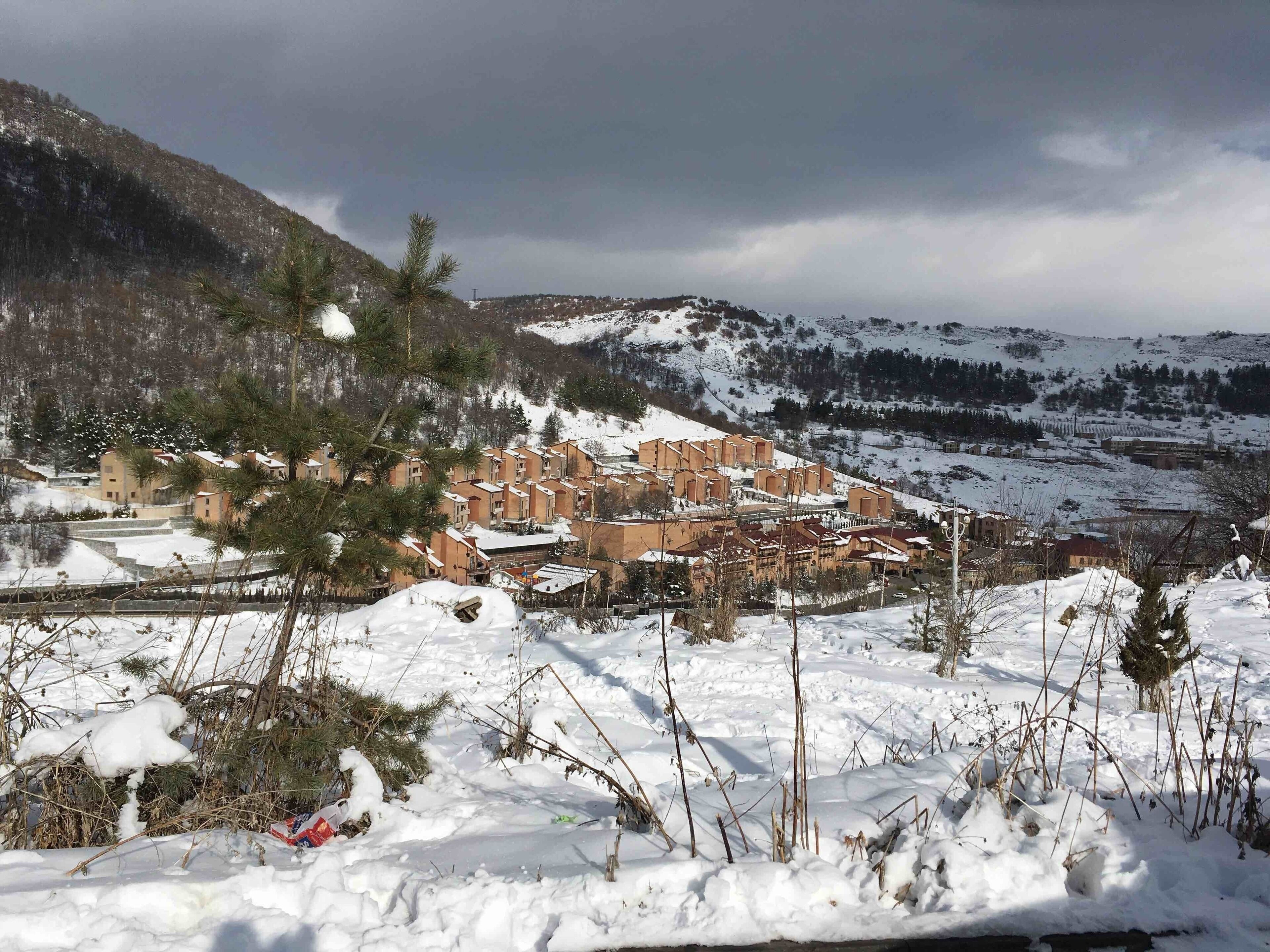 A beautiful view of Tsaghkadzor. Here we can see this valley is covered with full of snow.#Snowdestinations#Greatoutdoors#Snow❄️❄️⛷🏂