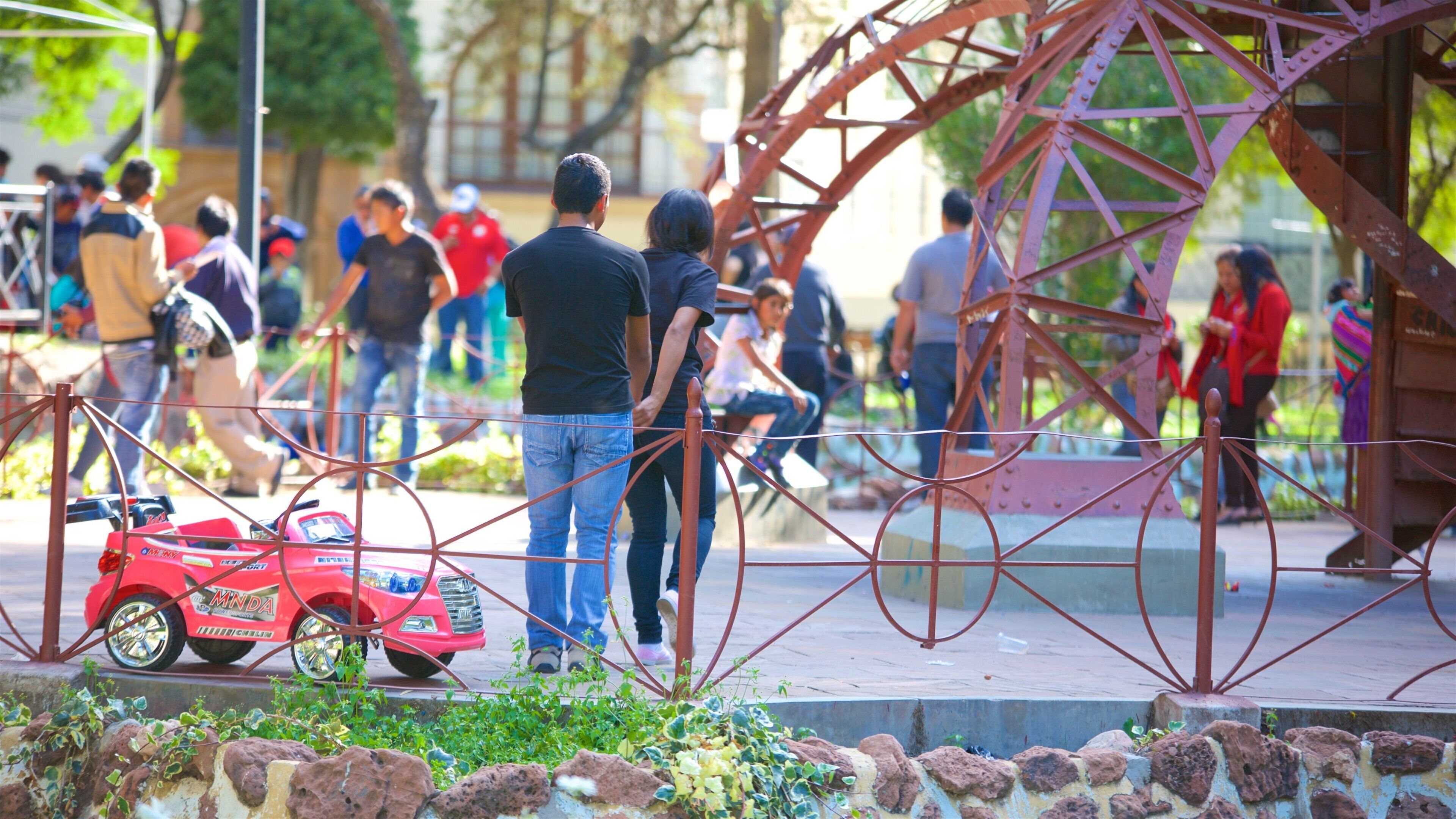 Yungas montrant parc aussi bien que couple