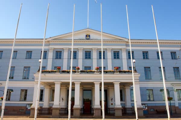 Helsinki Rådhus og byder på en administrativ bygning og historiske bygningsværker
