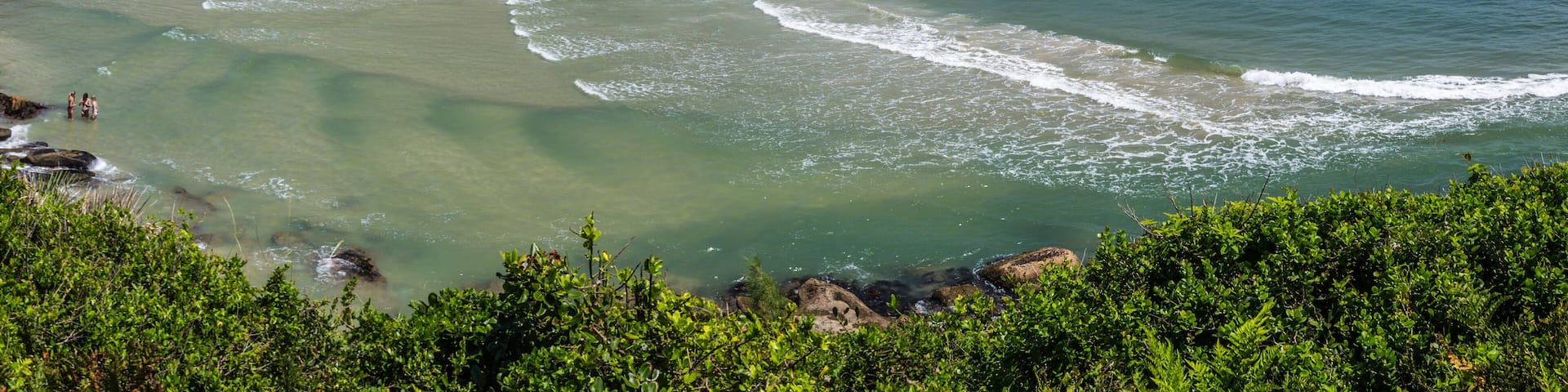 Praia Vermelha, bei Praia do Rosa, Santa Catarina, in Brasilien