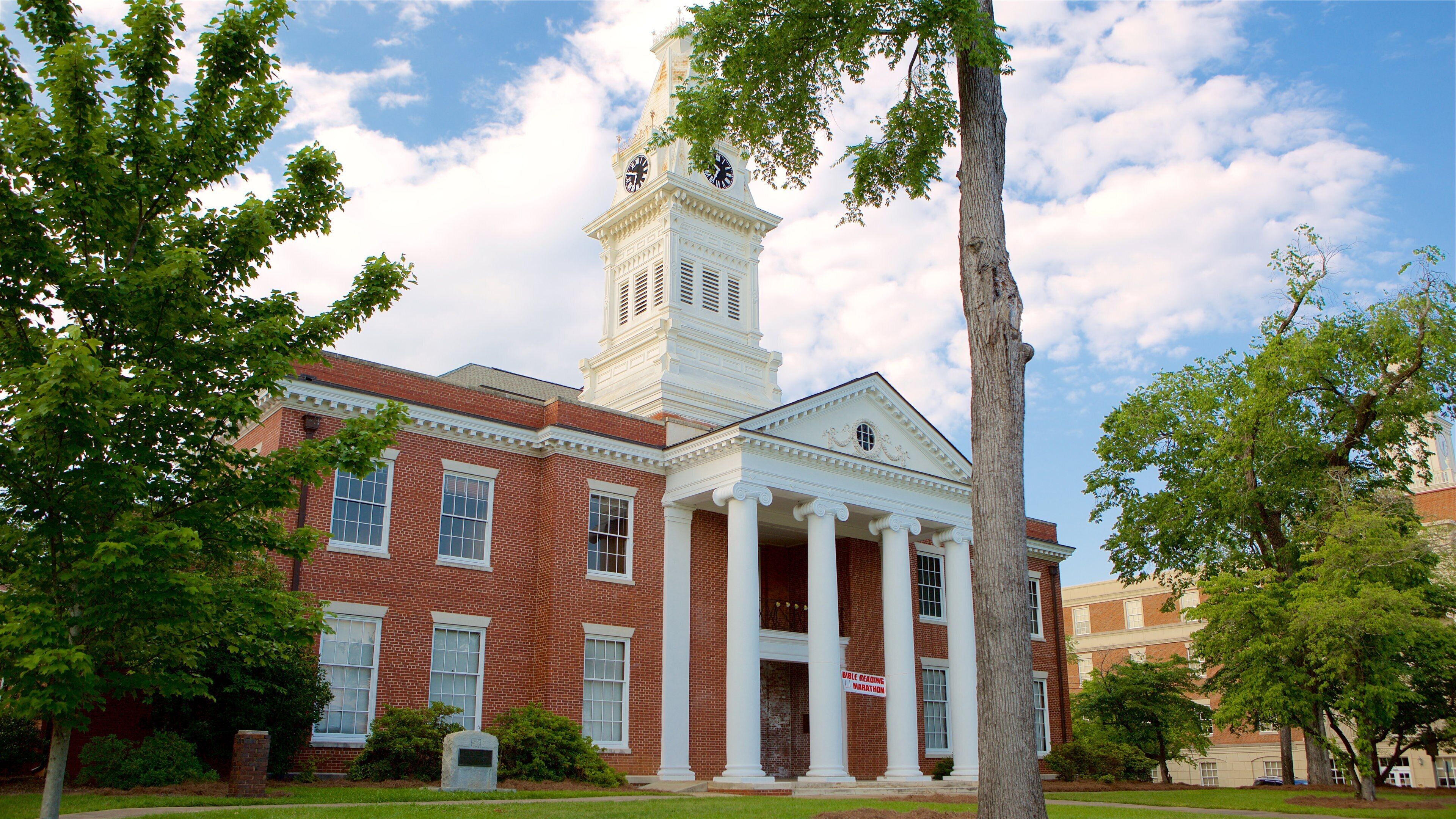 Milledgeville showing a park