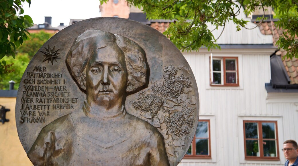 Fjallgatan Scenic Lookout which includes heritage elements