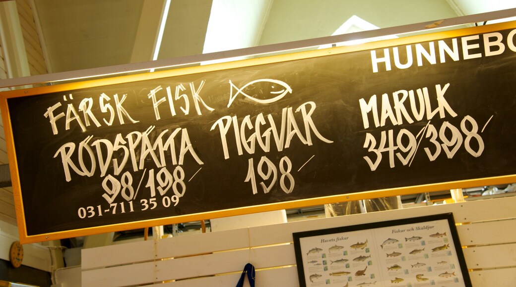 Fiskemarkedet som inkluderer skilt og marked