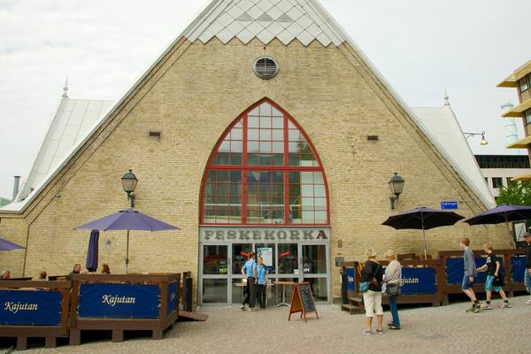 Fish Market which includes street scenes and markets as well as a small group of people