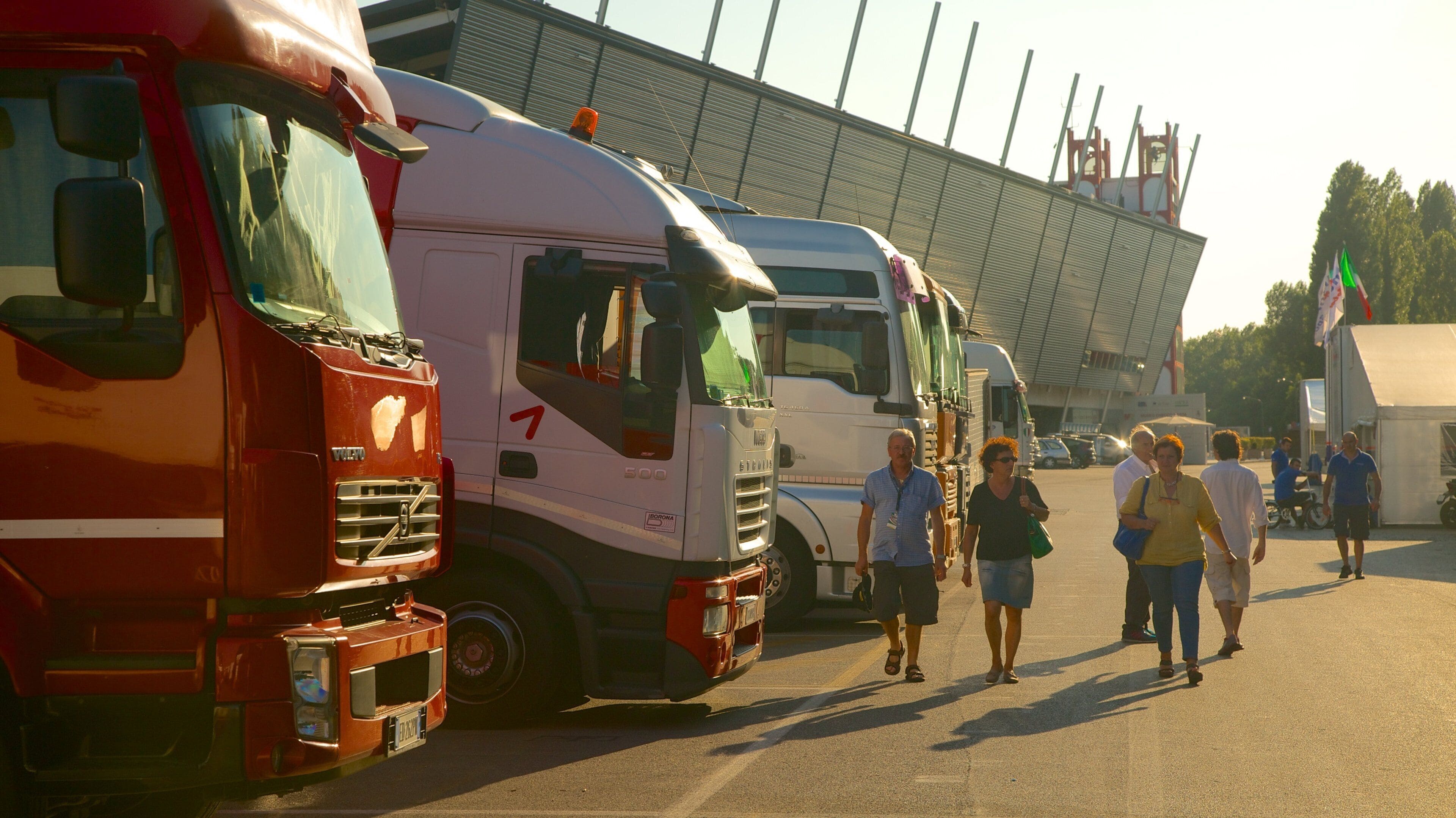 Imola bevat een sportevenement en ook een klein groepje mensen