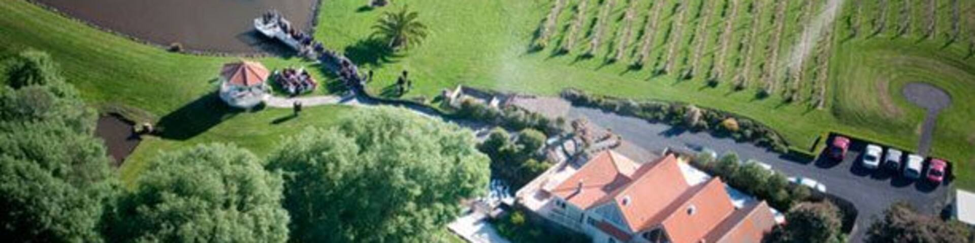 A Beautiful venue situated in the heart of Kumeu.
Sprawling grounds which made for an amazing view among the vines and lake
https://www.gracehill.co.nz