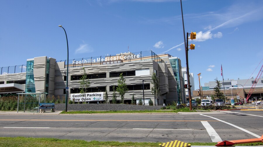 Calgary_FoothillsMedicalCentre_6213940_-1