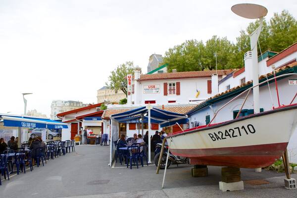 Old Harbor which includes café scenes