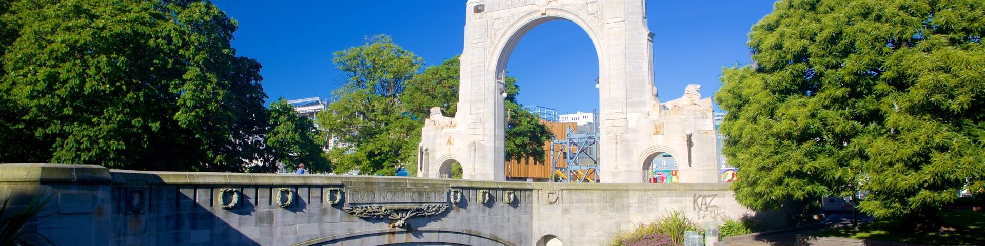 Bridge of Remembrance showing heritage elements, a bridge and a river or creek