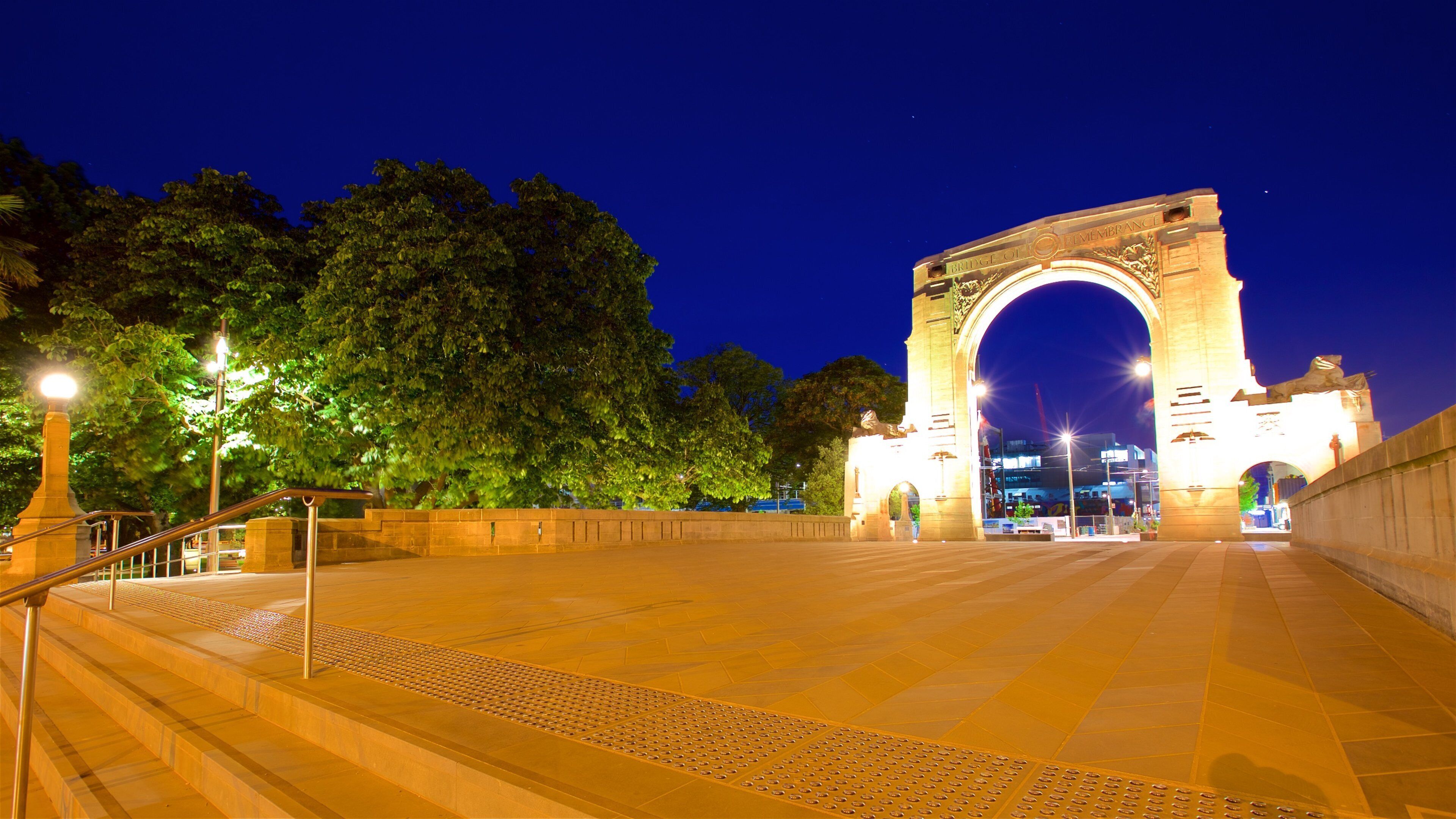 Bridge of Remembrance featuring night scenes and heritage elements