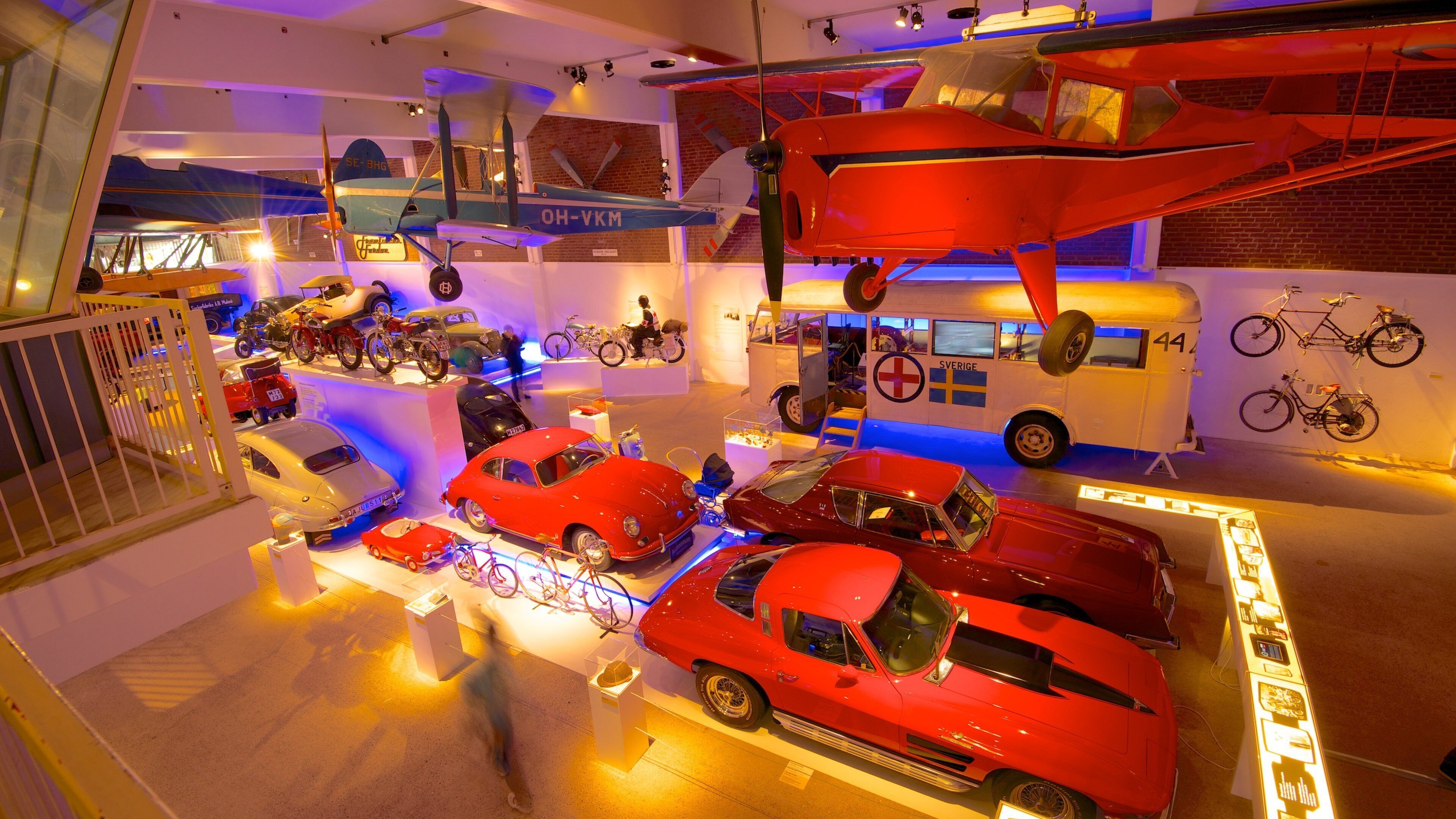 Technology and Maritime Museum showing interior views