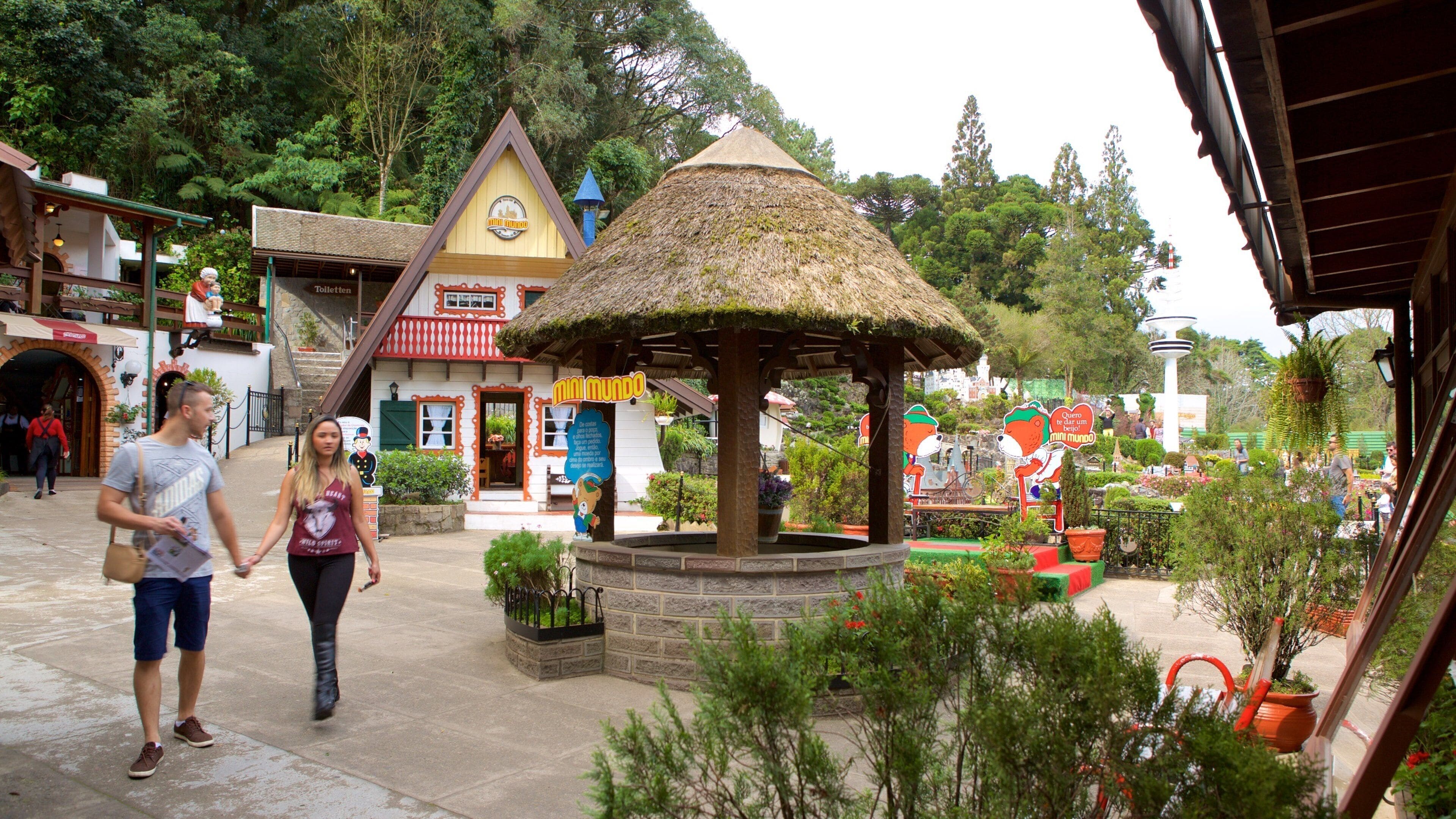 Mini Mundo som omfatter en by såvel som et par