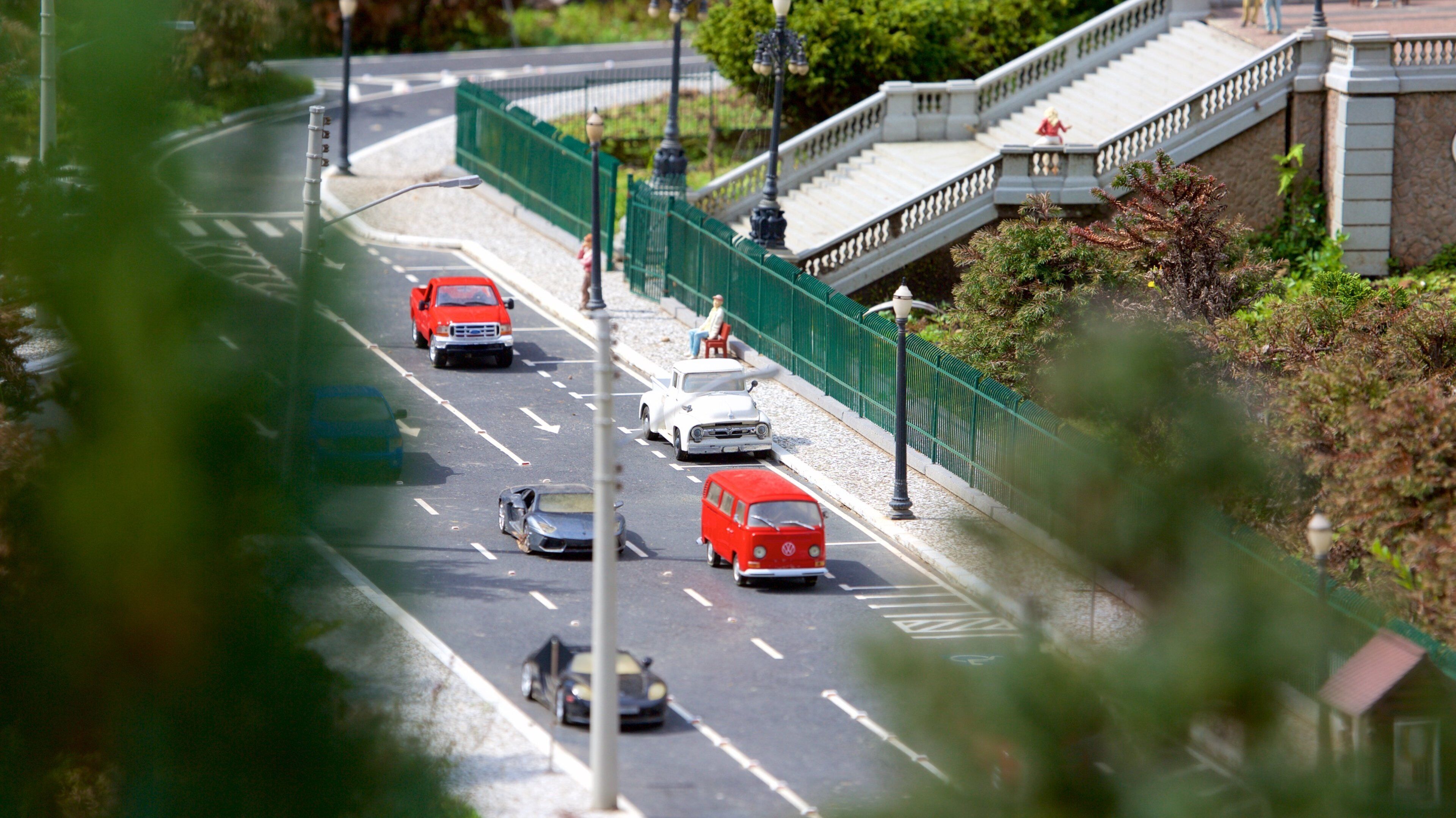 Mini Mundo showing rides