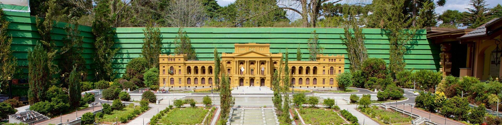 Mini Mundo mit einem Park und historische Architektur