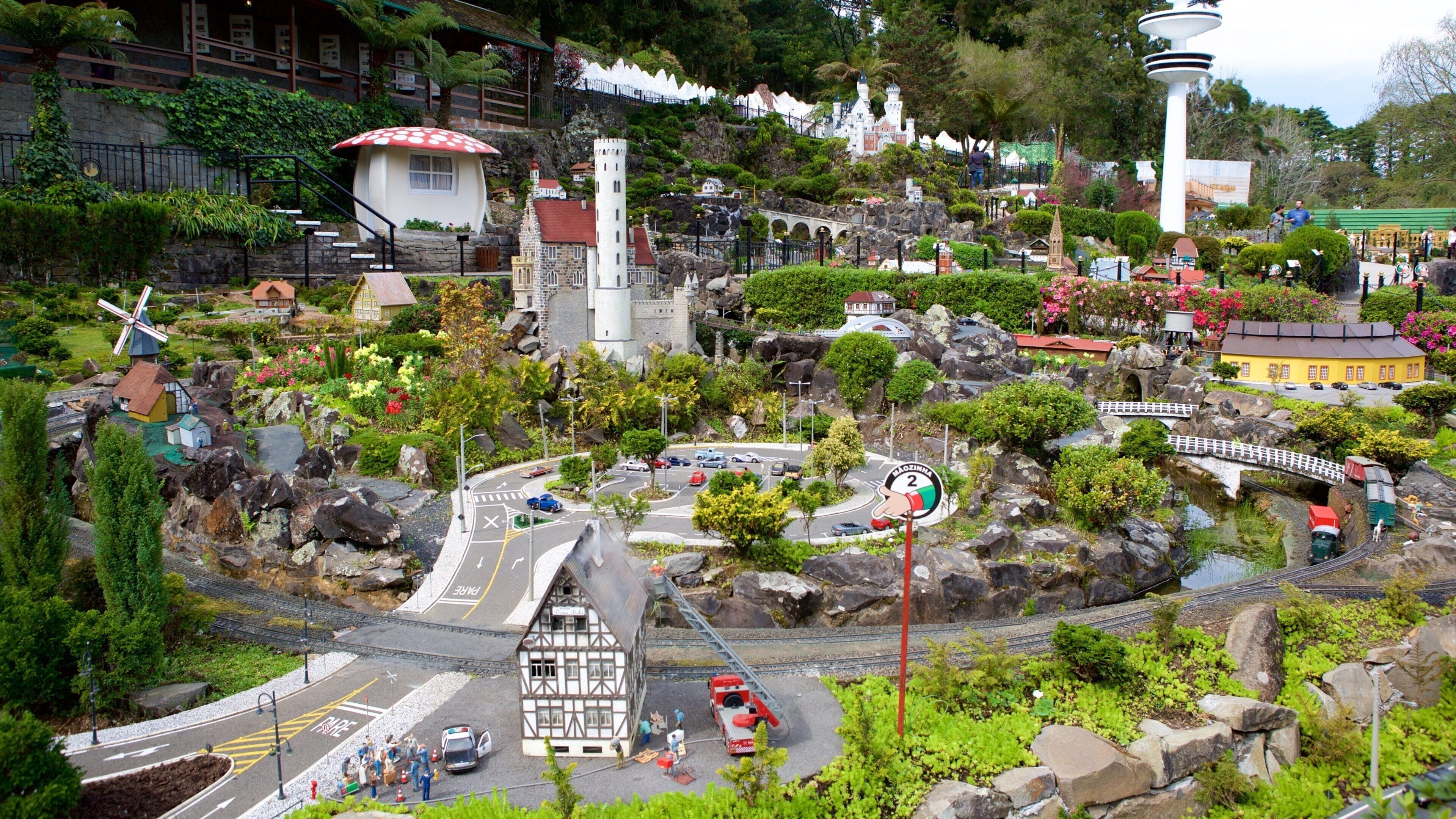 Mini Mundo which includes rides