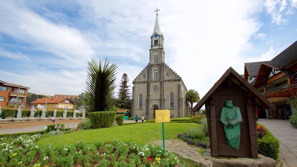 Sao Pedro Church showing a church or cathedral and a garden