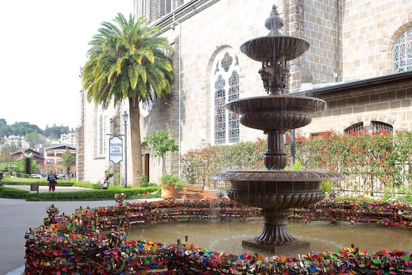 Sao Pedro Church featuring a fountain