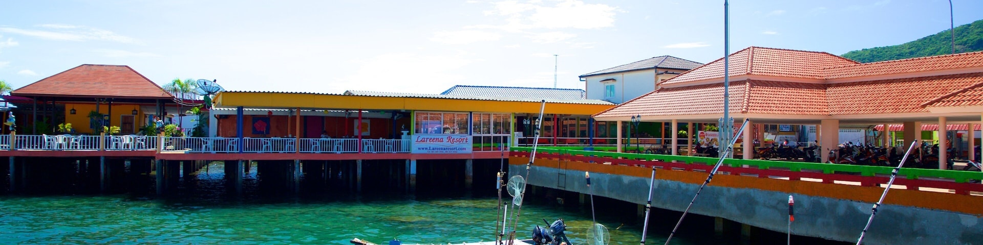 Na Baan Pier showing boating and general coastal views
