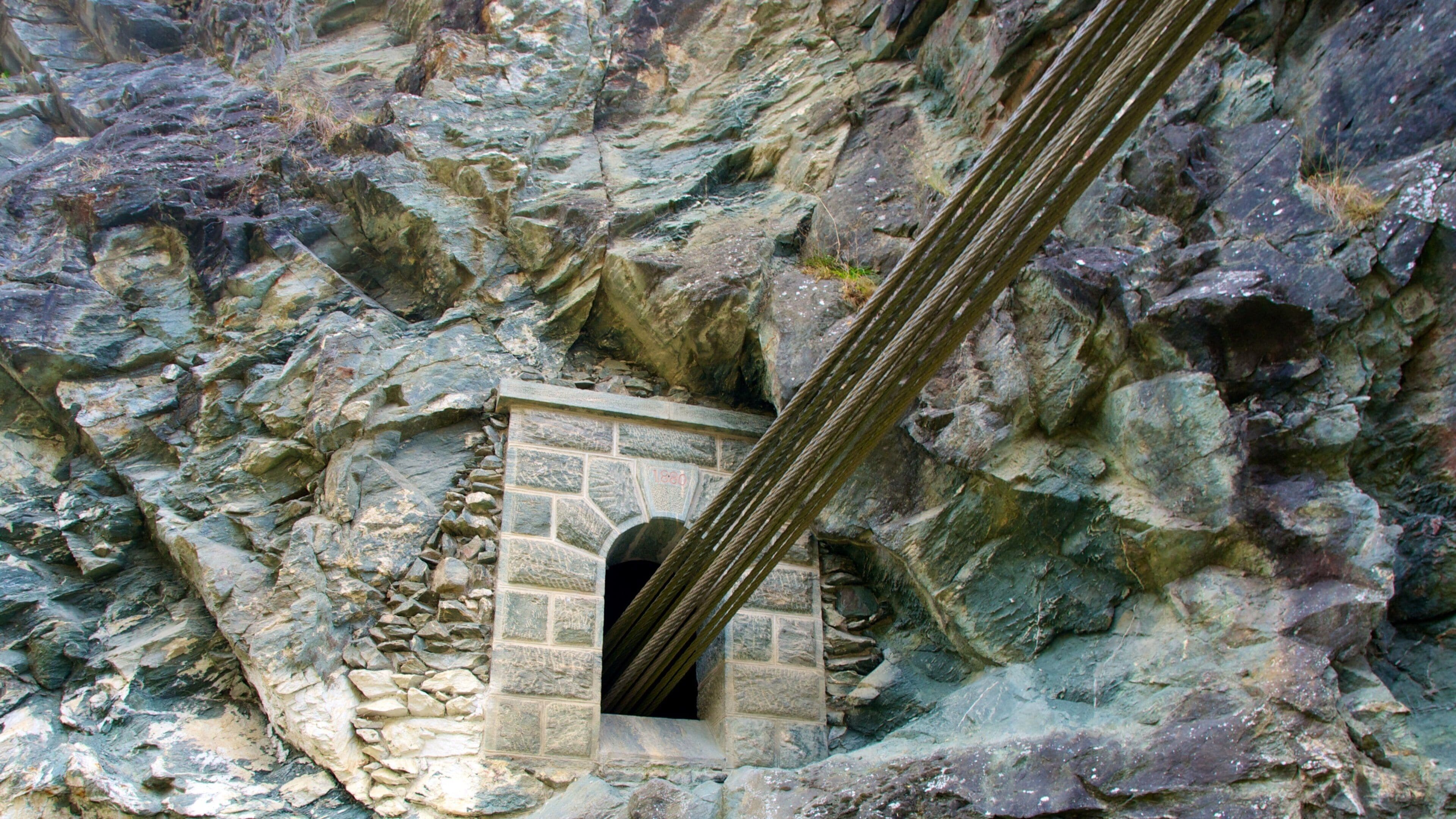 Kawarau Suspension 橋 设有 吊橋或樹梢步道