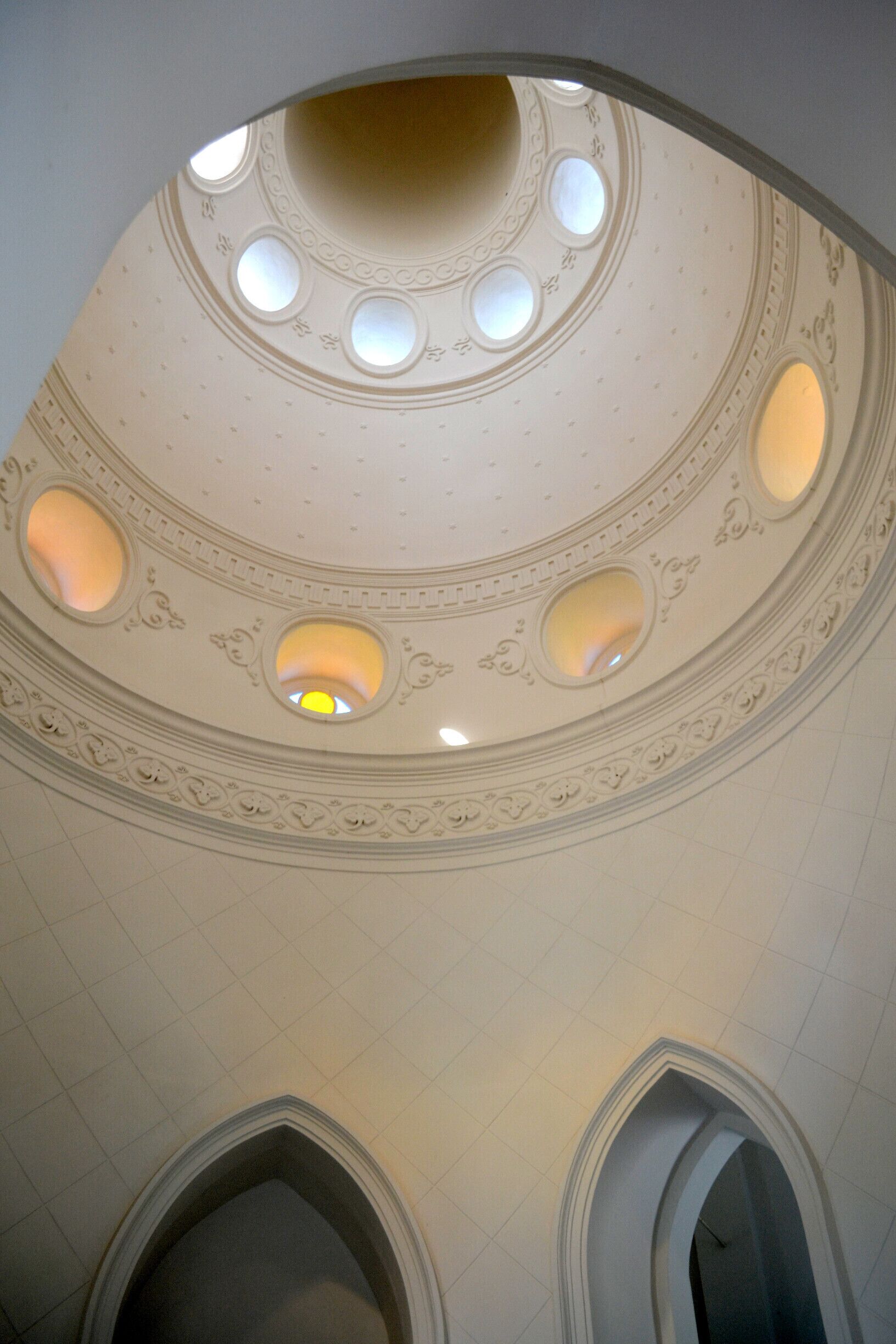 Wat Asdangkhenimitr sits in the Phra Chudadhuj Palace Museum on the southern tip of Koh Sichang. There are many ruins here that are being restored and some extensive gardens. This is a great place to spend your morning wandering around.

#Stunningstructures #architecture #Thailand #Asia #geometry #pattern