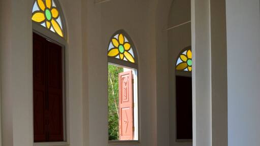 Wat Asdangkhenimitr sits in the Phra Chudadhuj Palace Museum on the southern tip of Koh Sichang. There are many ruins here that are being restored and some extensive gardens. This is a great place to spend your morning wandering around.
#Stunningstructures #architecture #Thailand #Asia