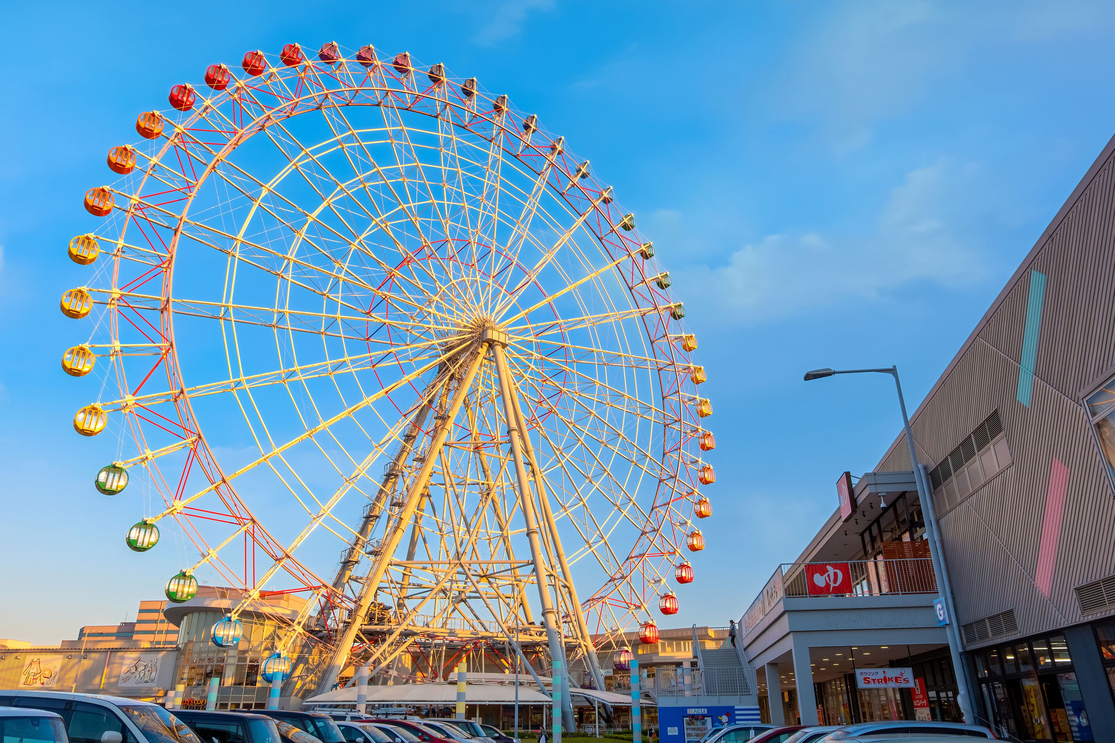 Rinku Pleasure Town Seacle is a large-scale shopping complex in Osaka, Japan