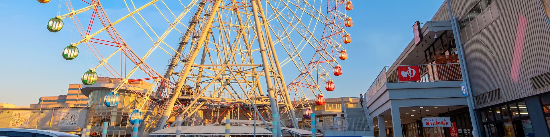 Rinku Pleasure Town Seacle is a large-scale shopping complex in Osaka, Japan