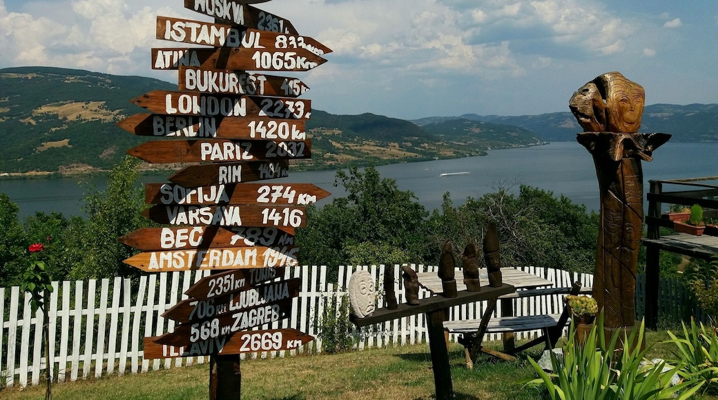 On your Danube route passing through Serbia. Don't miss the opportunity to come to this spot and enjoy the view! The best time to visit this lovely place is between may and october. Treat yourself with delicious food and drink
#Serbia#Danube#Lepenski vir