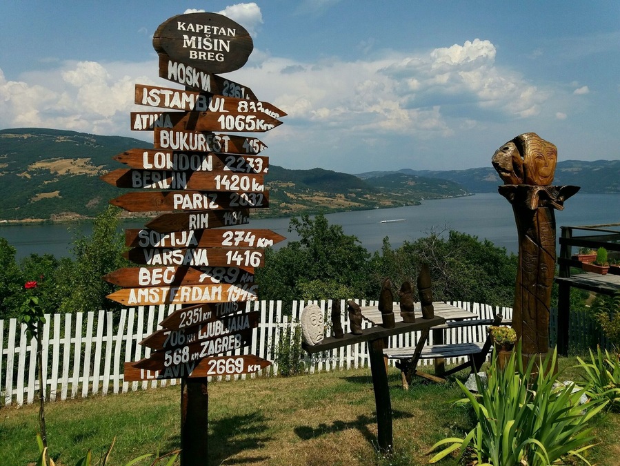 On your Danube route passing through Serbia. Don't miss the opportunity to come to this spot and enjoy the view! The best time to visit this lovely place is between may and october. Treat yourself with delicious food and drink
#Serbia#Danube#Lepenski vir