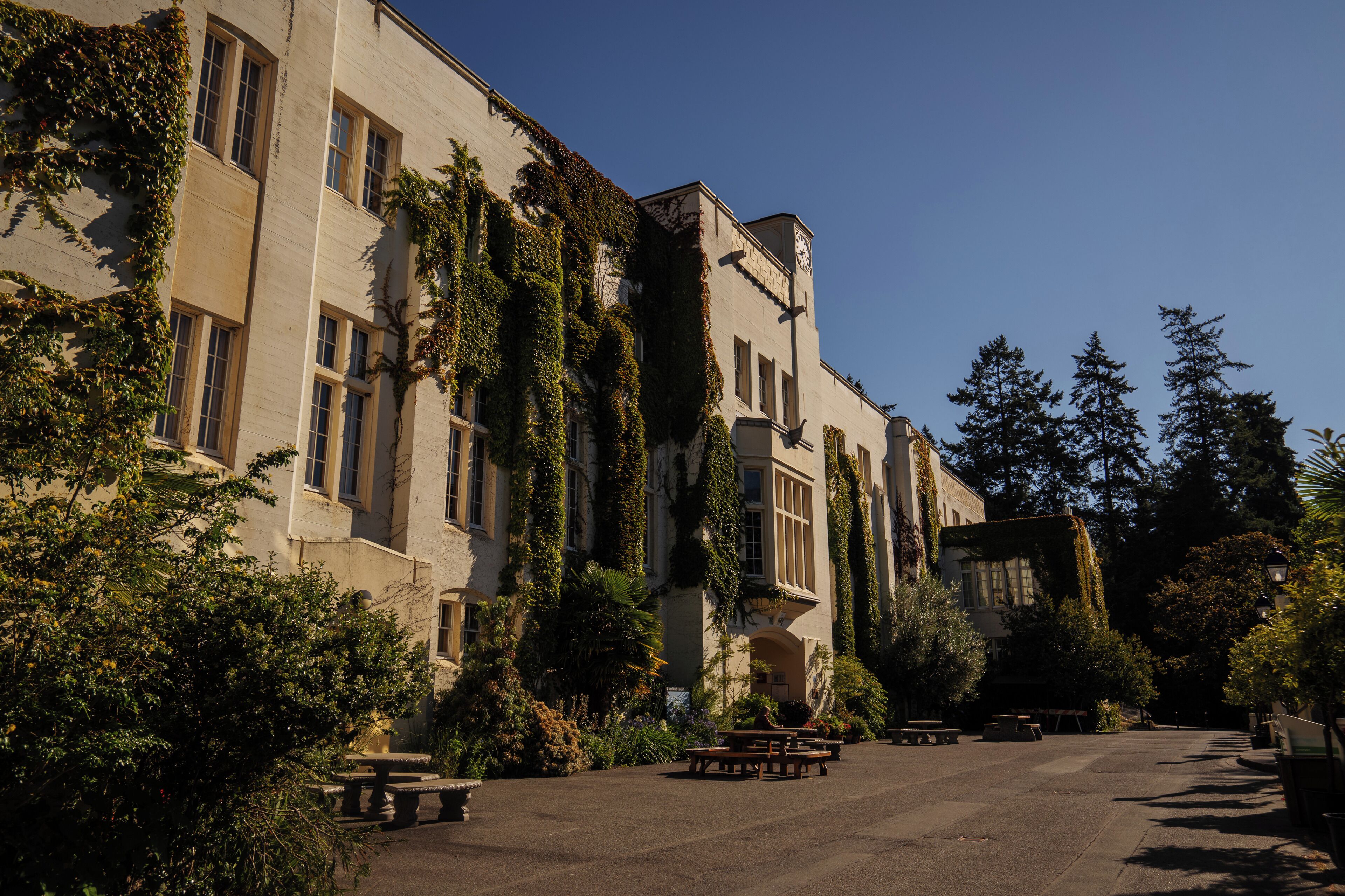 Victoria_RoyalRoadsUniversity_6215325-2