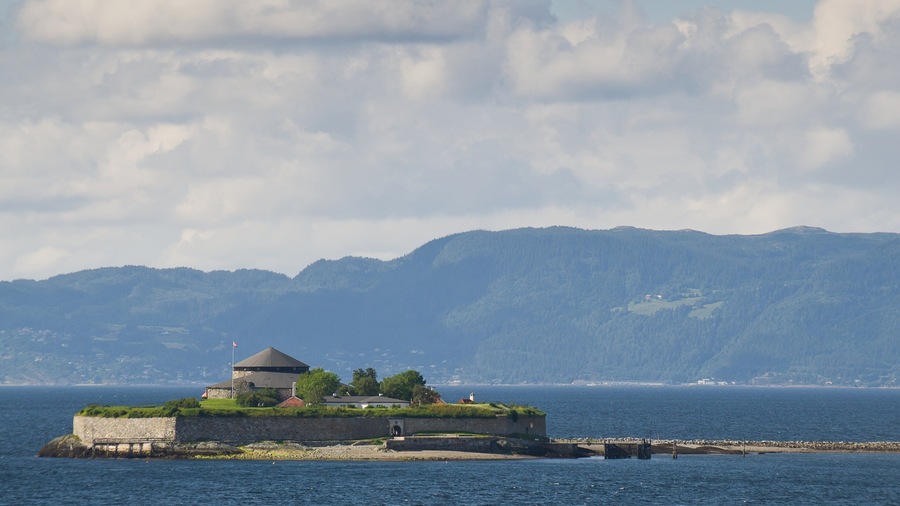 Monk\'s Island featuring island images and general coastal views