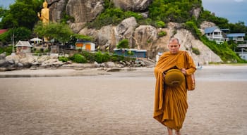 Thai Views | Wat Khao Takiap: Though I have been living in the Asia for about 8 years and with a majority of Asian nations being predominantly Buddhist, I have never truly looked into the practice. Sure, I’m vaguely familiar with the meditation and enlightenment aspect of it but that has been the limits of my knowledge. Recently I have decided to take a deeper look at the practice and in turn a deeper look into myself.
.
At the core of Buddhism are The four Noble Truths, the first of which being that in life there is suffering. However the teachings guides you through the reasons for suffering and how to end suffering. One major cause to human suffering is our desire, craving such things as material goods and then leading to our attachment to them. With this identified one can choose to crave less and understand that the only thing permanent in life is impermanence. All that we have now will not last forever so why get attached to them when they will only cause us suffering when they are gone. I’m not talking on a superficial level that is only thought about in times of crisis but on a day to day basis.
.
Looking at this monk walking on the beach at the crack of dawn in only a robe and without shoes, I get it now. I don’t think I could be as disciplined as this but I got to start somewhere.
.
.
.
.
#sonyalpha #sonya7riii #travelblogger #travelvlogger #travelgoals #travelguide #wanderluster #wandering #instatravel #instavacation #natgeoyourshot #lpfanphoto #troveon #southeastasia #beautifulseasia #travelsoutheastasia #thailand #huahin #igthailand #thailandinsider #amzthld #explorethailand #visitthailand #vscothailand #gulfofthailand #buddha #buddhism #buddhist #buddhistmonk #buddhastatue