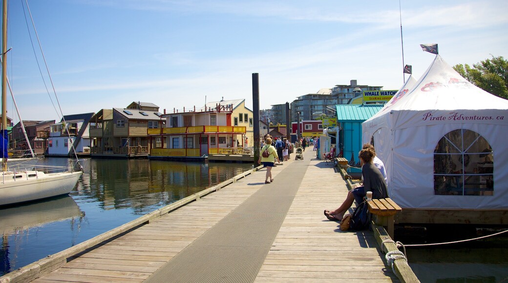 Victoria som viser en kystby og en marina