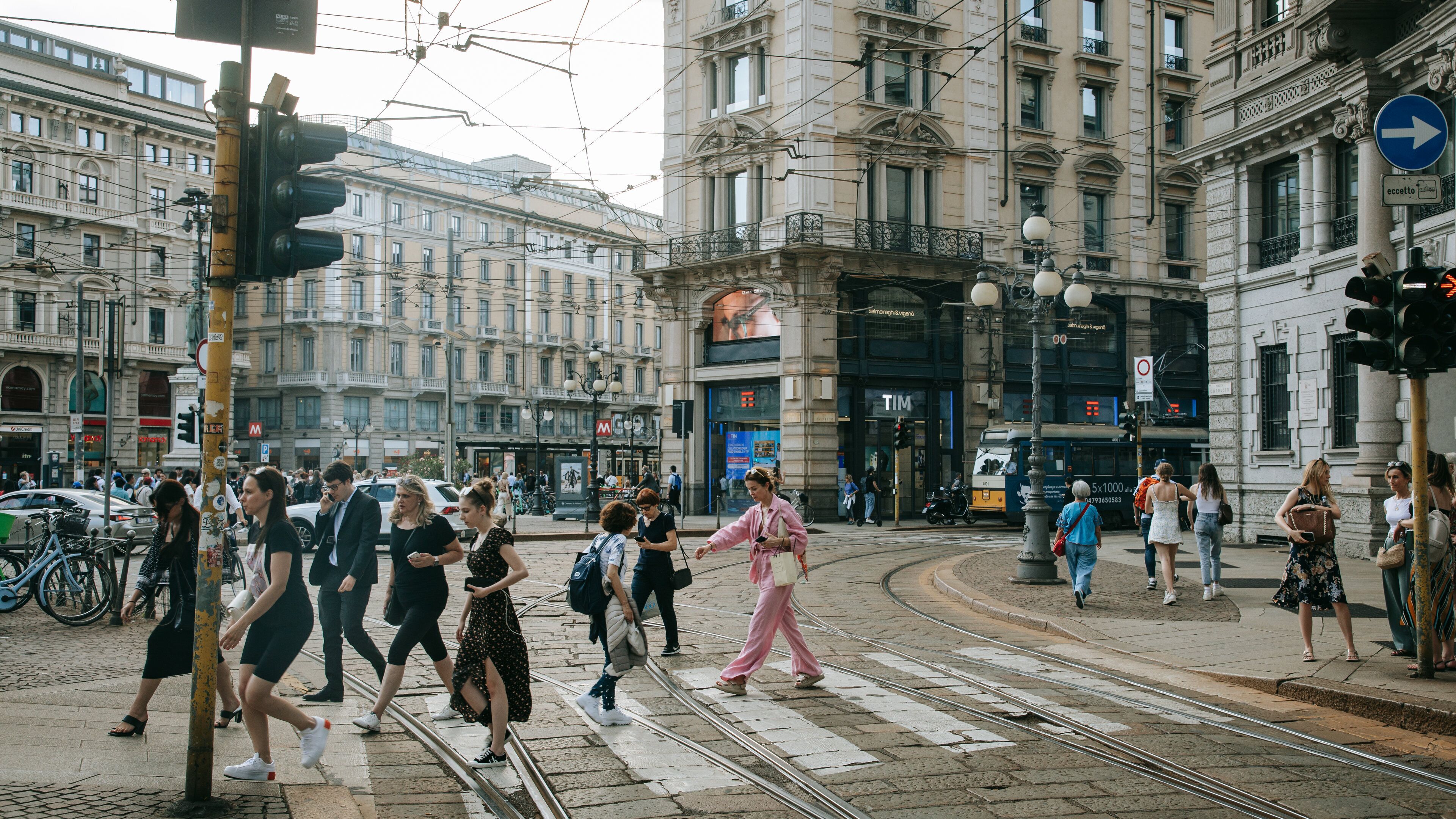 Centro Storico showing street scenes and a city