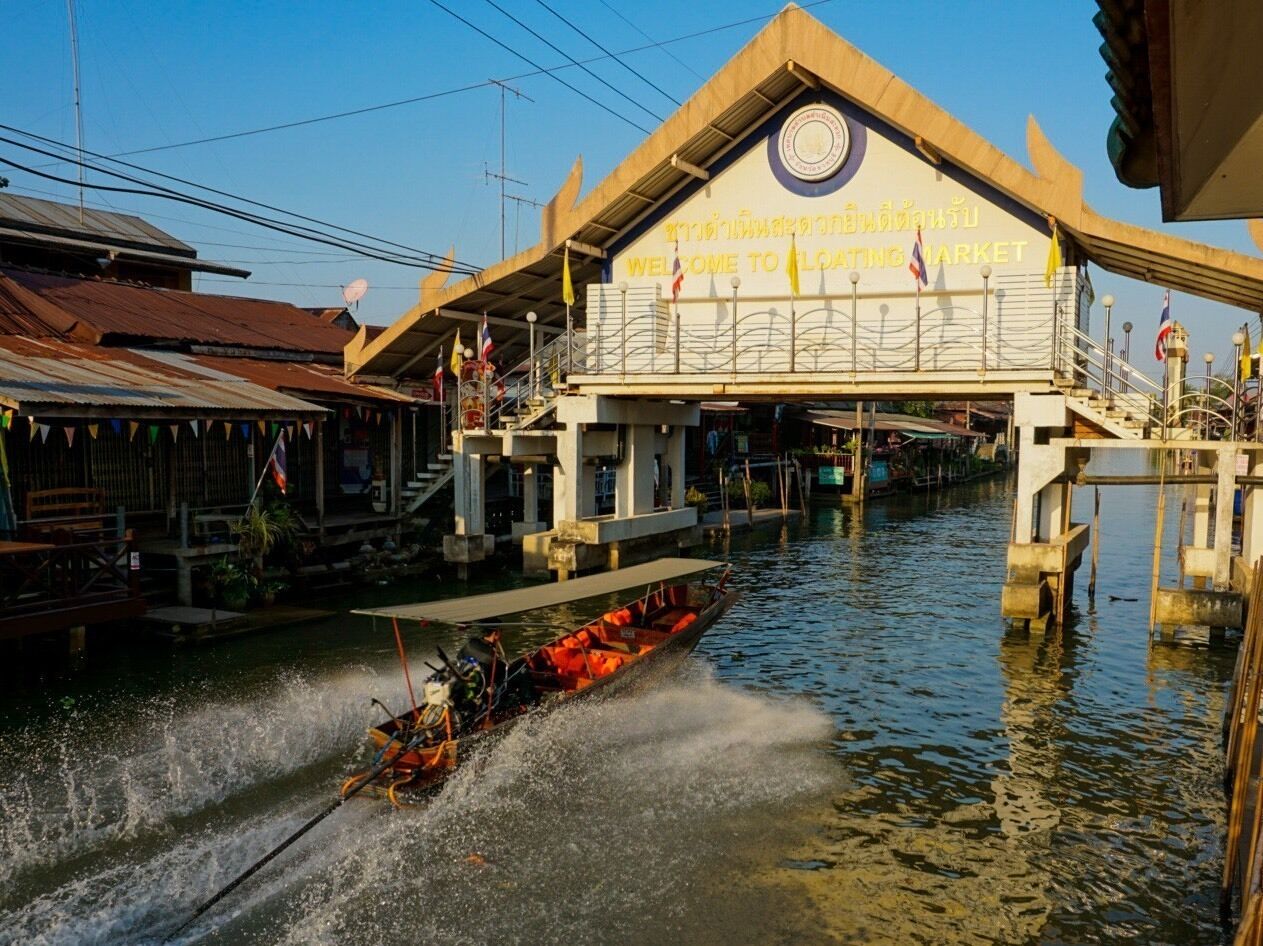 Floating Market Damnoen Saduak Thailand.