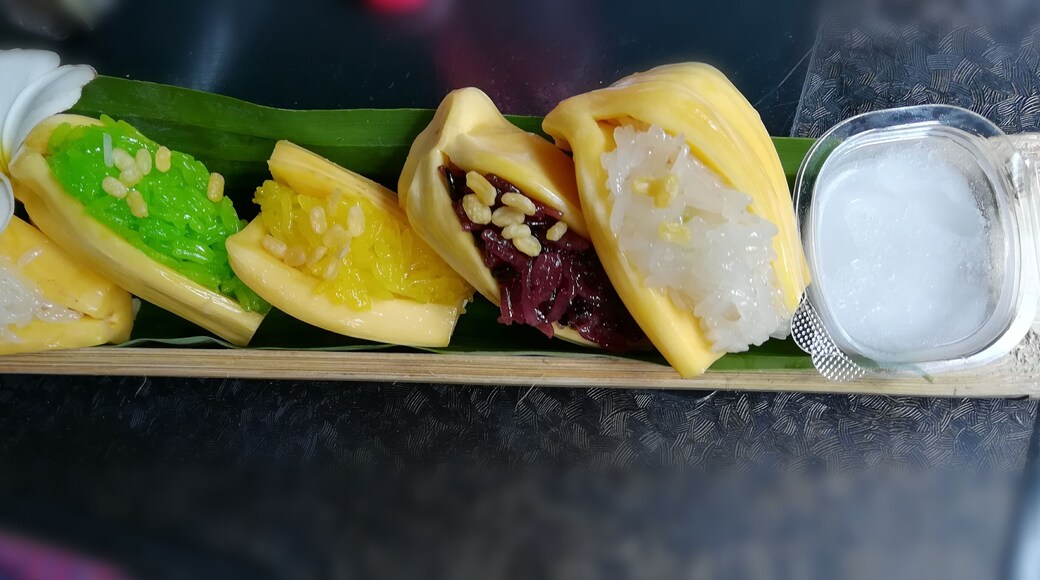 Jackfruit stuffed with glutinous rice sided with coconut milk served in a bamboo tube. This is a traditional and unique dessert in Thailand. This floating market has many local food. There are a lot of seats near the water, so you can enjoy the view of waterfall while eating. #GoodEats