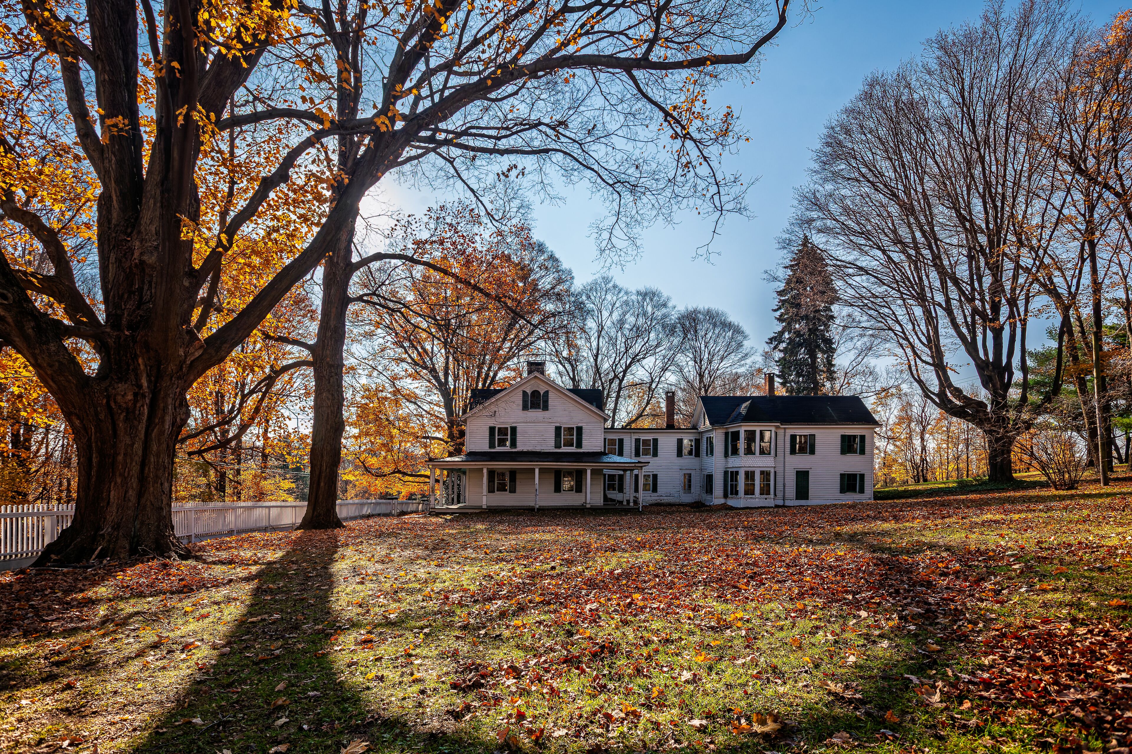 Historic Ambler Farm house in autumn colors of Connecticut