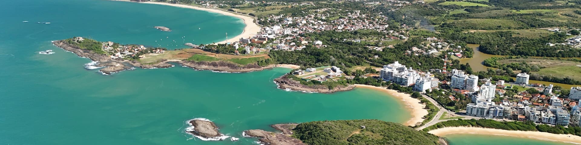 Enseada Azul, comprising the beaches of: Peracanga and Bacutia, etc. with its clear waters and emerald colors, located in the municipality of Guarapari, state of Espírito Santo, Brazil.