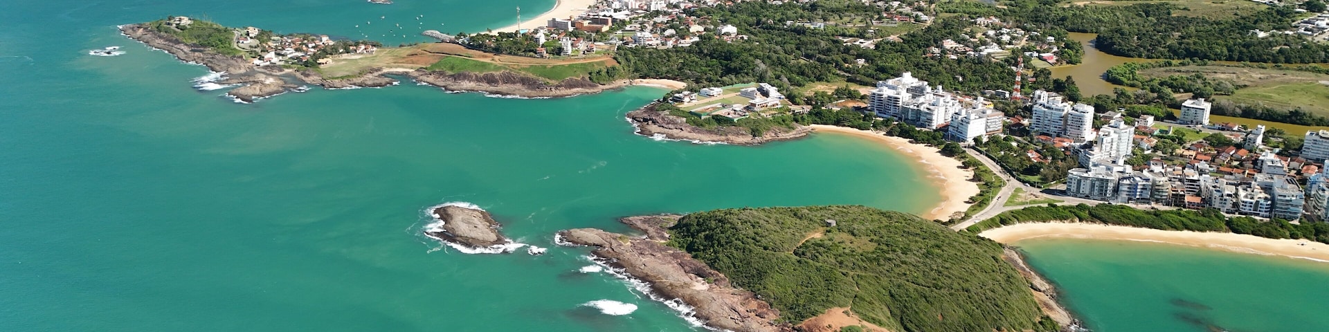 Enseada Azul, comprising the beaches of: Peracanga and Bacutia, etc. with its clear waters and emerald colors, located in the municipality of Guarapari, state of Espírito Santo, Brazil.