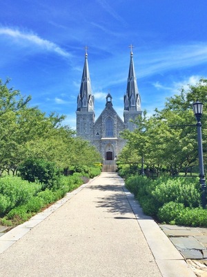 Very nice photo opportunities on this campus.