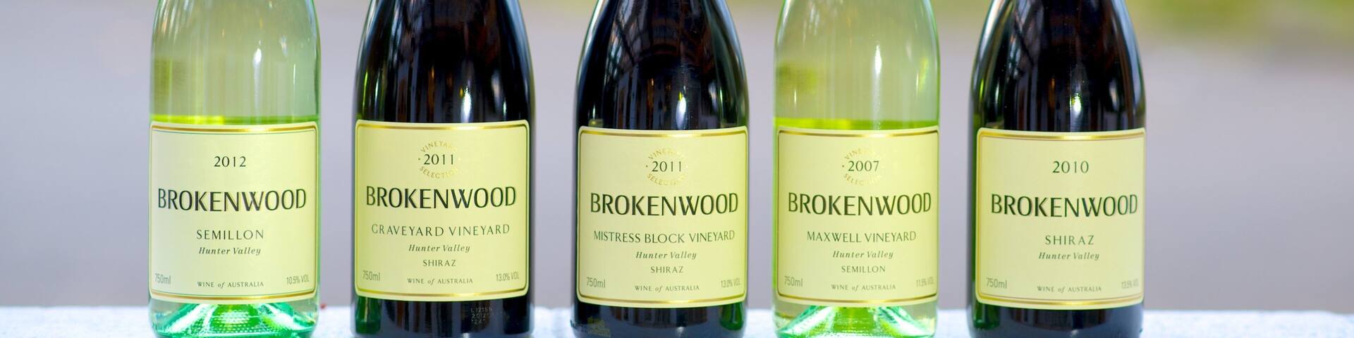 Brokenwood Wines which includes signage and drinks or beverages