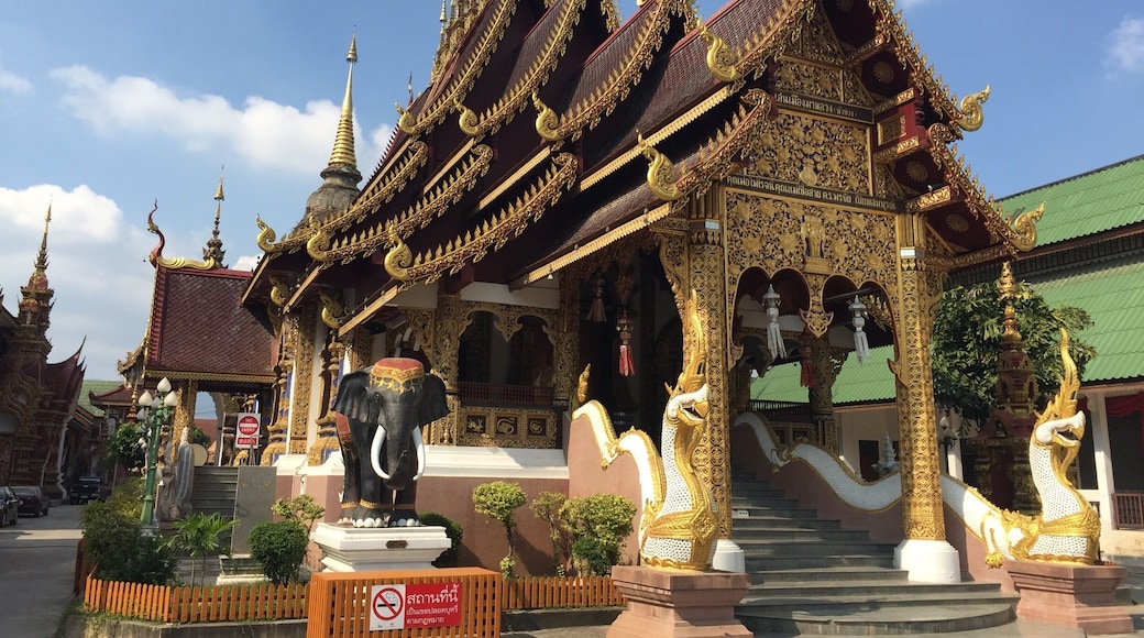 This was a beautiful, sleepy temple with low traffic & quiet solace. I embodied a true appreciation for Buddhism. One could find their own peace here.