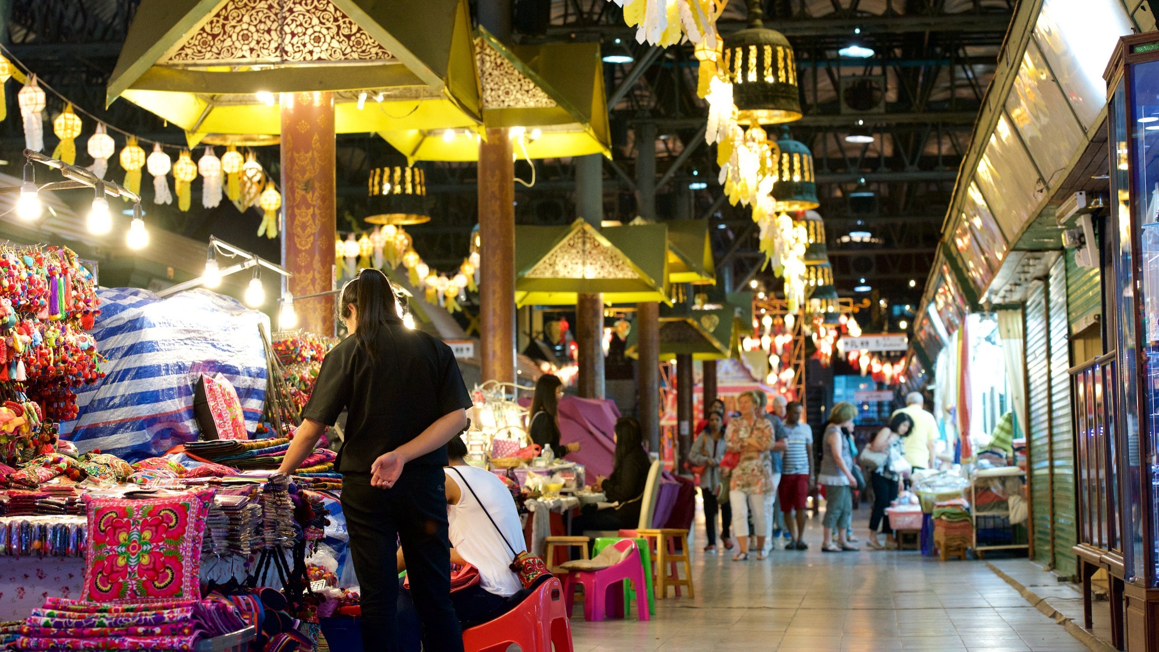 Chang Khlan featuring street scenes and night scenes