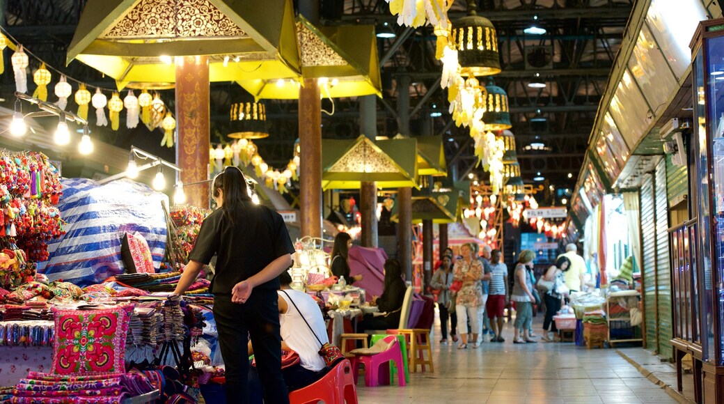 Chang Khlan featuring street scenes and night scenes