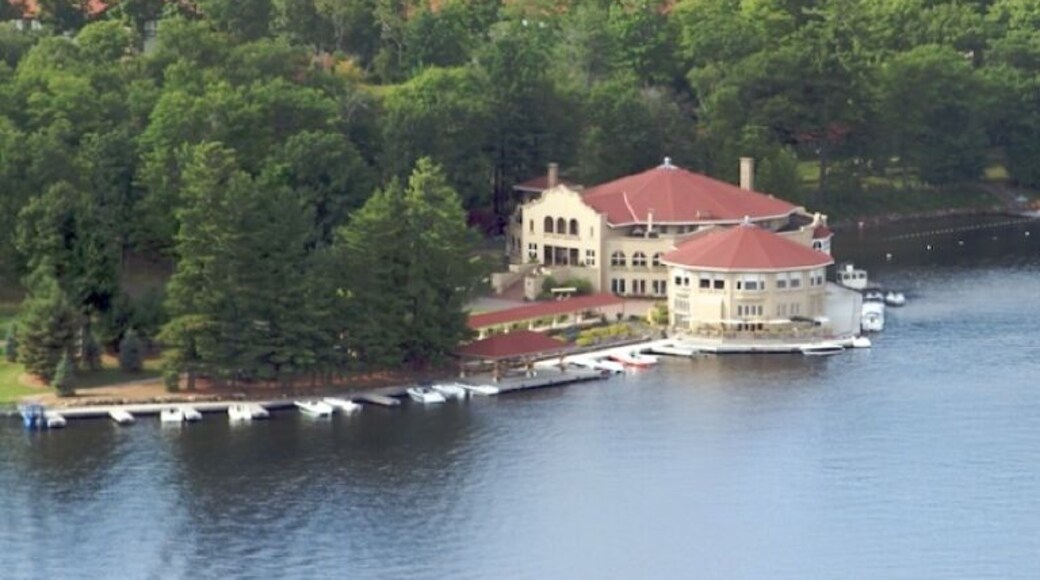 Bigwin Island on Lake of Bays. 1500 feet AGL. Great dining room to overlook the lake. Spectacular dining along side the private golf course.