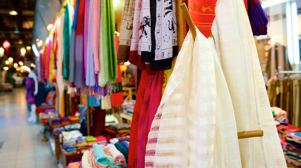 Chiang Mai Bazaar bevat markten en nachtleven