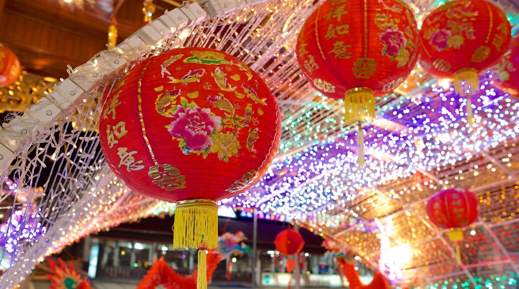 Chiang Mai Bazaar bevat historisch erfgoed en interieur