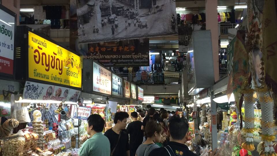 Warorot Market in Chiang Mai is a shopper's paradise for all things northern Thailand. The place has countless stalls selling everything from herbed sausages to traditional clothes. This is where locals and visitors come for some great gifts.