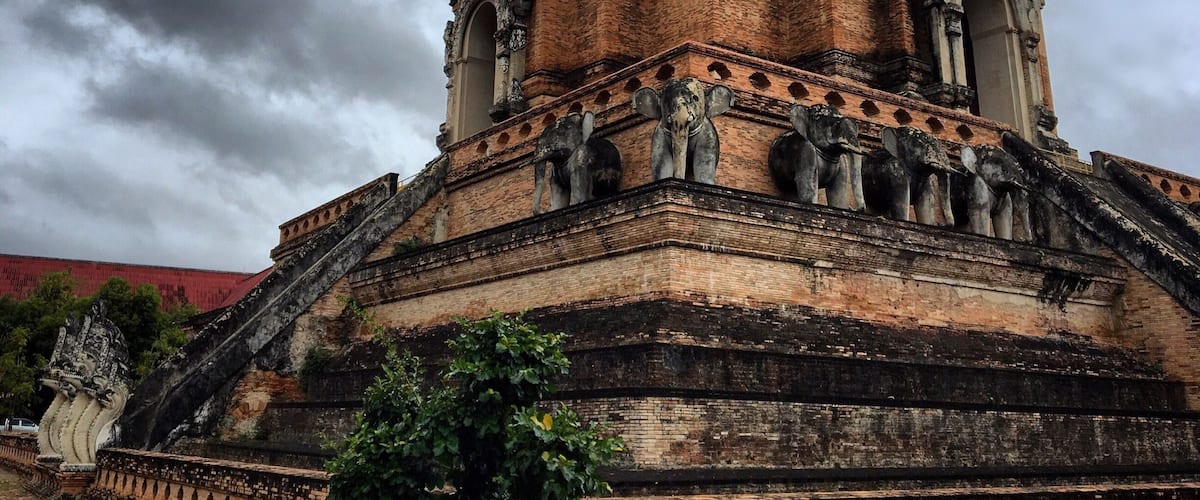 Wat Chedi Luang was ordered to be built in 1411 and was not finished until 1441, after the passing of King Saen Muang Ma, the king who ordered it to be built and the following King. The famed Phra Kaew (the Emerald Buddha) now held in Bangkok's Wat Phra Kaew previously resided in the Eastern Niche in 1475.