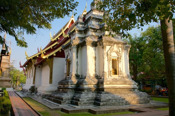 Wat Phra Singh mostrando un templo o lugar de culto